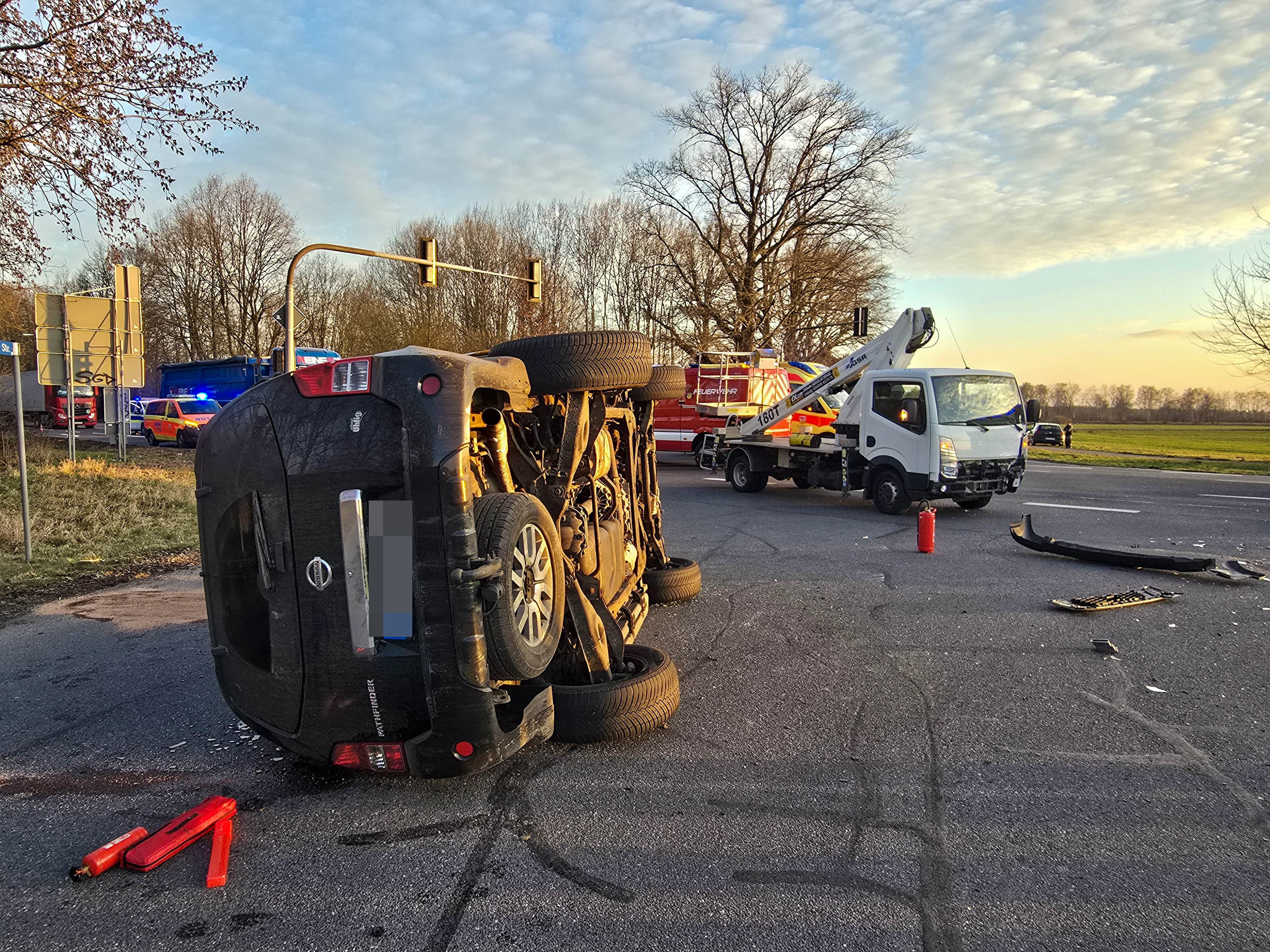 Heftiger Unfall in Lauchhammer-West – Pkw auf die Seite geschleudert