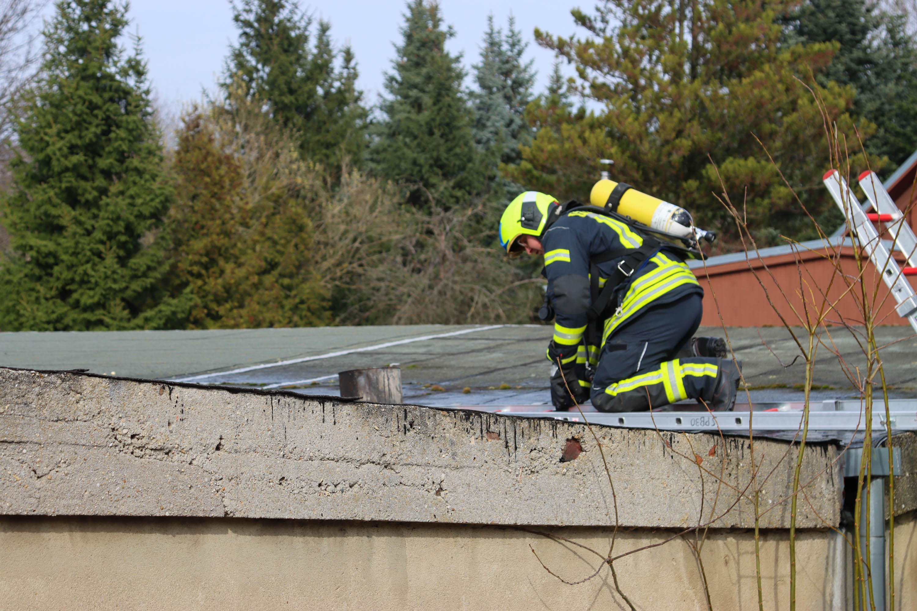 Brennender Eimer löst Feuerwehreinsatz aus