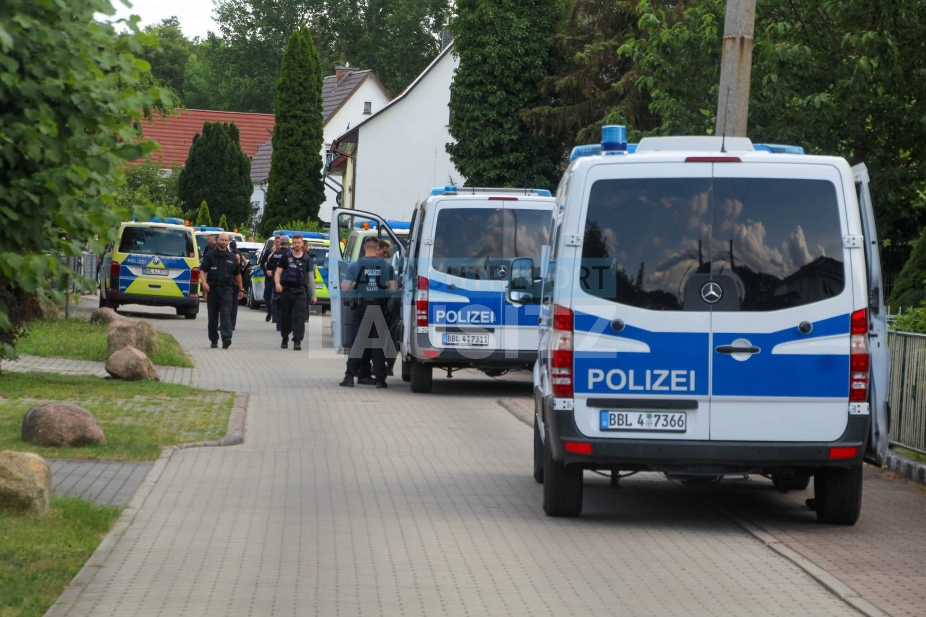 Datum: 13.07.2023/Uhrzeit: 17:00 Uhr/Ort: Cottbus/Kiekebusch
Kiekebusch: Großer Polizeieinsatz  mit Hubschrauber
