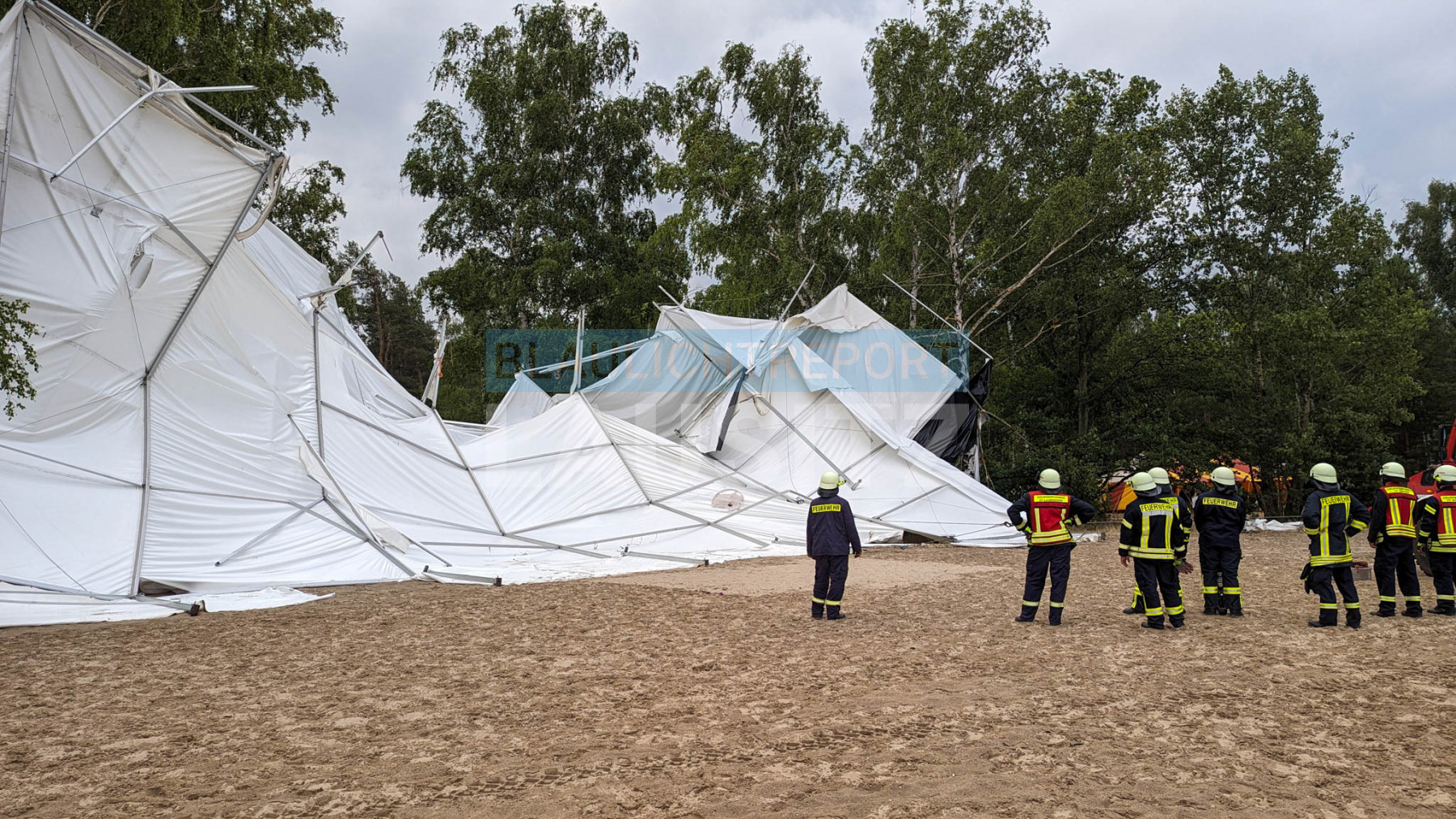 Bagenz: Großes Zelt hebt bei Sturm ab - eine verletzte Person