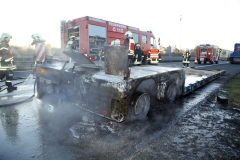 Brand Tieflader brannte auf der Autobahn - LKW-Fahrer verhindert noch größere Schäden